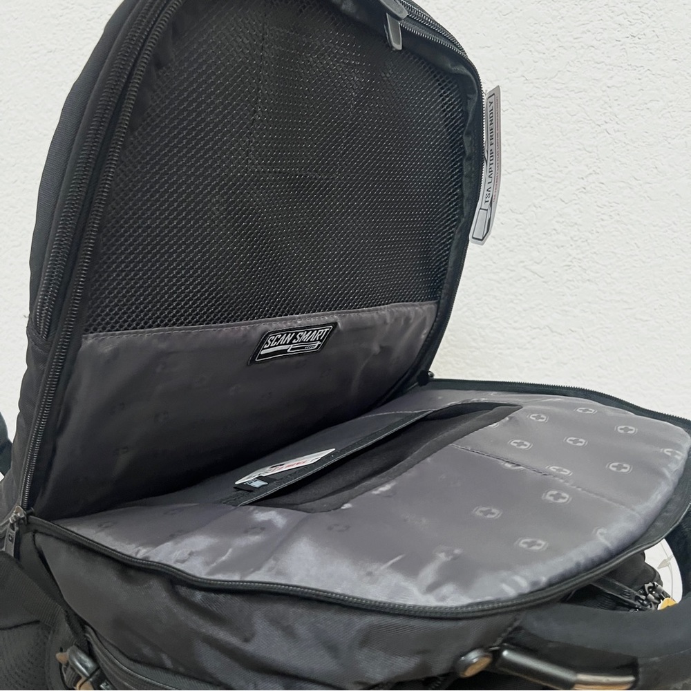 Swiss Gear black TSA travel friendly Scan Smart laptop gear all-in-one backpack - Picture 9 of 16